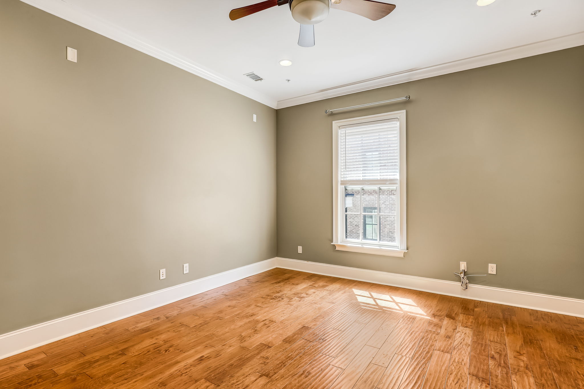 425 East McDonough Street, Unit 102