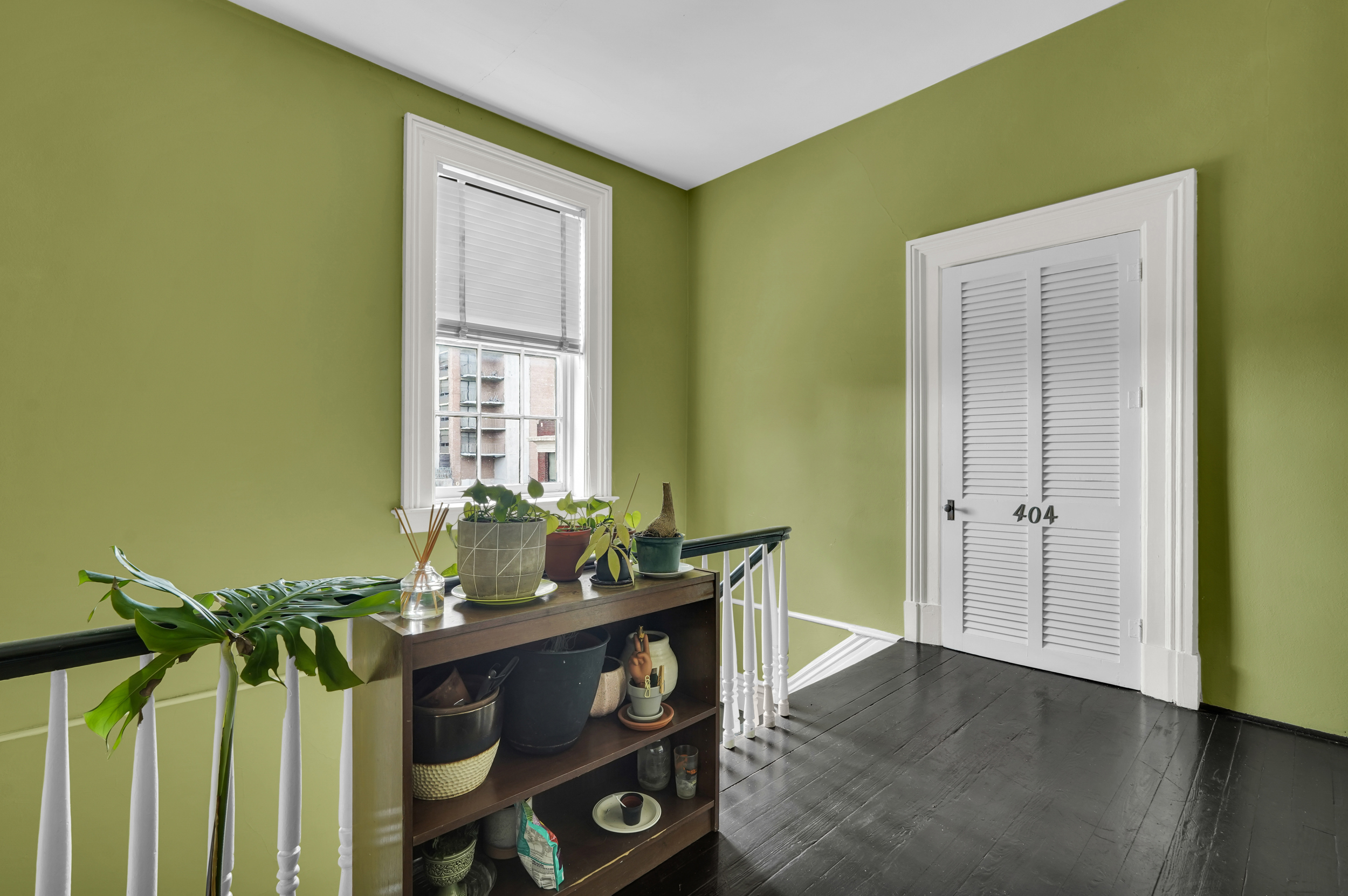 112 East Harris Street - 404